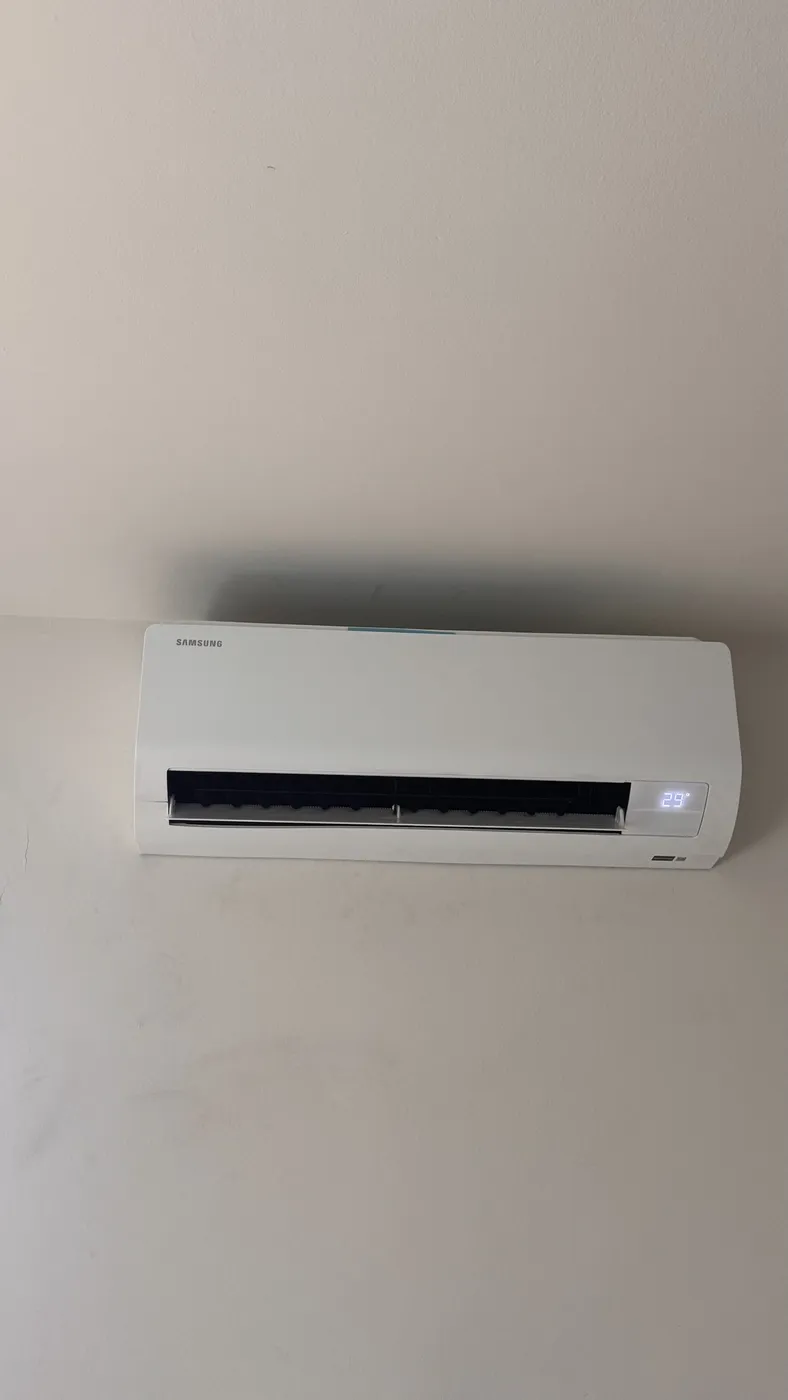 Split Samsung instalado en pared