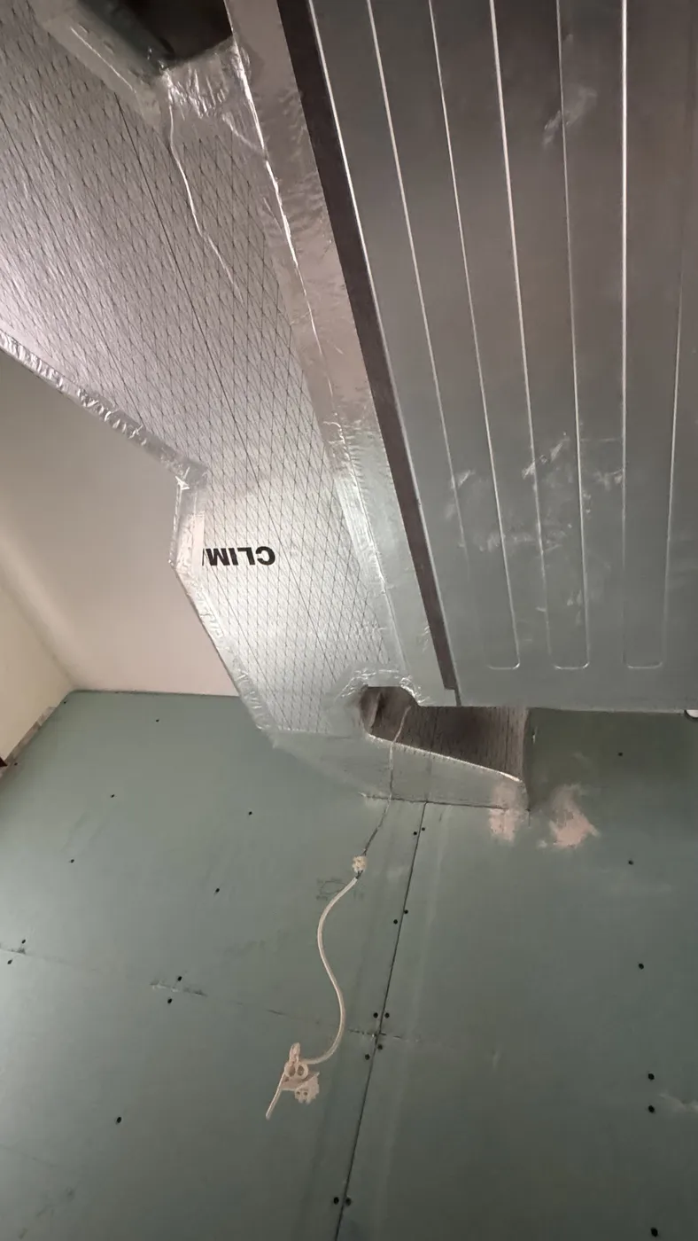 Conexión del conducto a la máquina sobre placa de techo